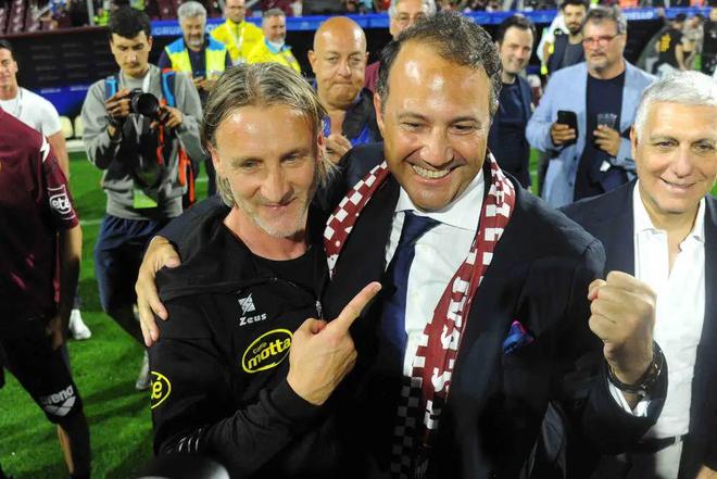 中占据更有 中占据更有